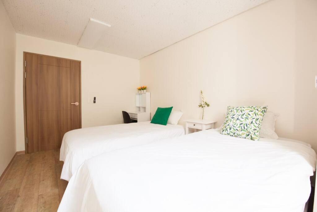Station Ivy House Apartment