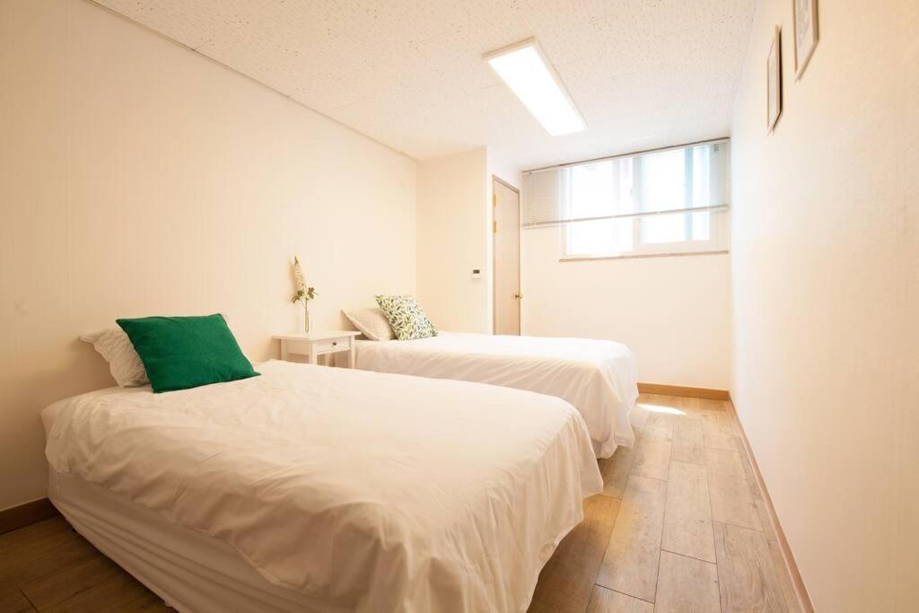 Station Ivy House Apartment