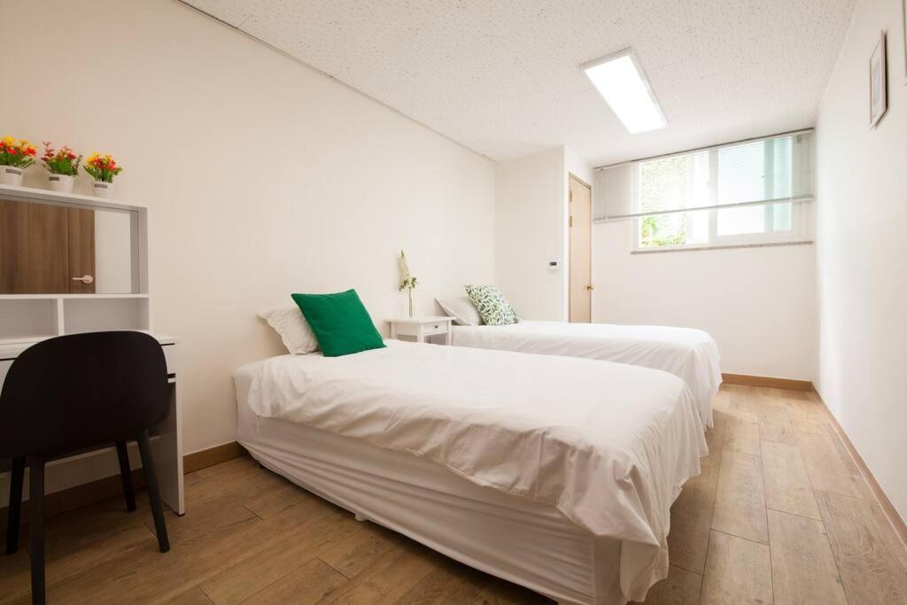 Station Ivy House Apartment
